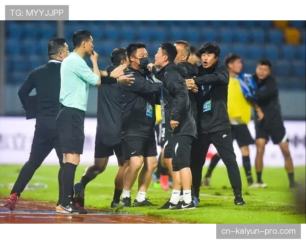 第四官员在换人与补时中的裁判职责与判定界限