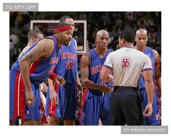 裁判协商判罚流程是什么规则?解析NBA与FIBA的差异 裁判协商判罚流程是什么规则?解析NBA与FIBA的差异